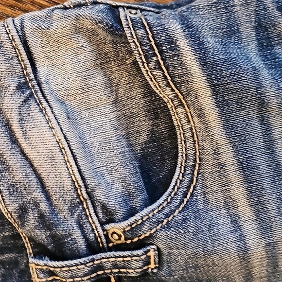 BKE Payton Distressed Stretch Low-Rise Denim  Shorts - Picture 4 of 12